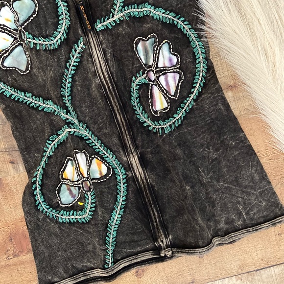 BOHO Zip Up Vest with Embroidered Floral Accents - BRAND NEW - Picture 10 of 14